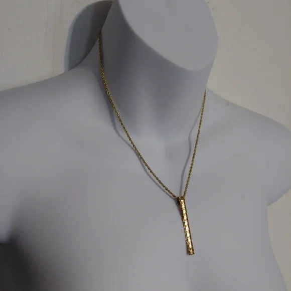 🌺BUNDLE ONLY🌺VINTAGE LADIES FAUX GOLD PENDANT - Picture 9 of 10